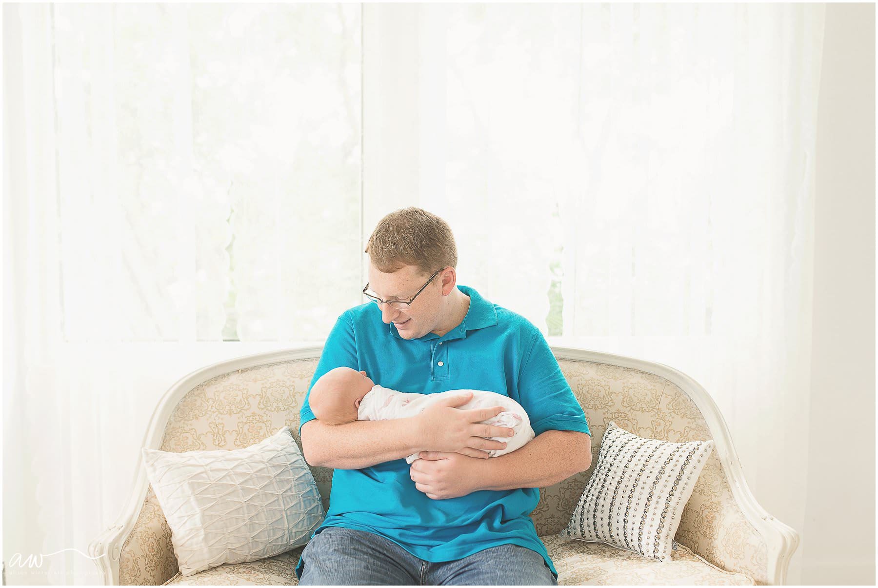 St. Petersburg area photographer Alison Winterroth photographs a family session.
