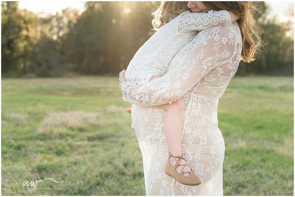 outdoor maternity photography session